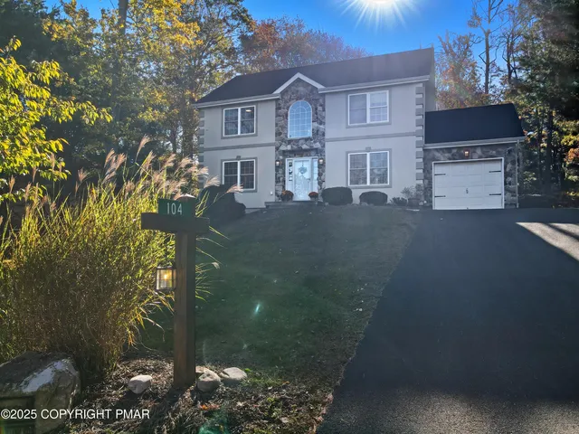 $599,000 | 104 Wolf Hollow Road, Lake Harmony, PA 18624