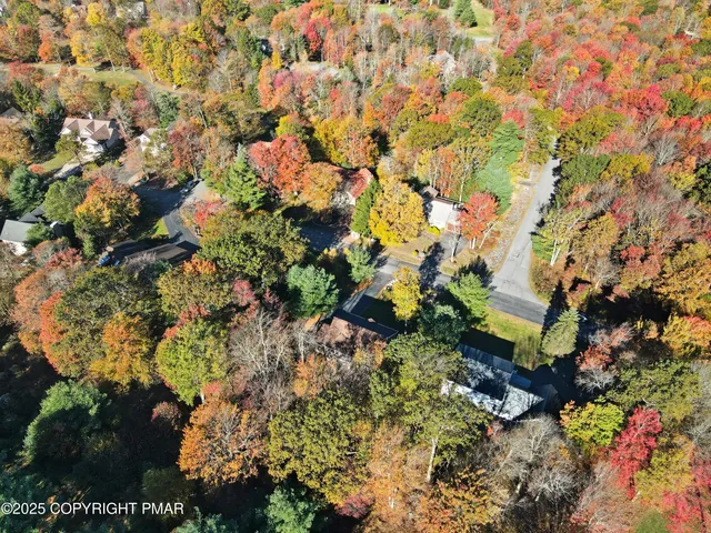 $599,000 | 104 Wolf Hollow Road, Lake Harmony, PA 18624