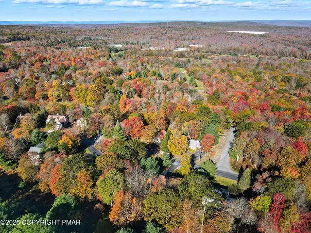 $599,000 | 104 Wolf Hollow Road, Lake Harmony, PA 18624