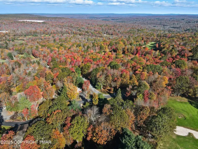 $599,000 | 104 Wolf Hollow Road, Lake Harmony, PA 18624