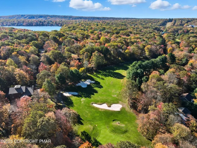 $599,000 | 104 Wolf Hollow Road, Lake Harmony, PA 18624