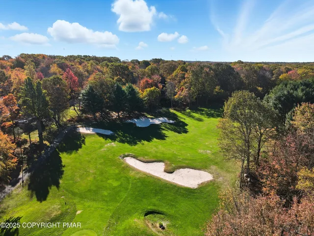 $599,000 | 104 Wolf Hollow Road, Lake Harmony, PA 18624