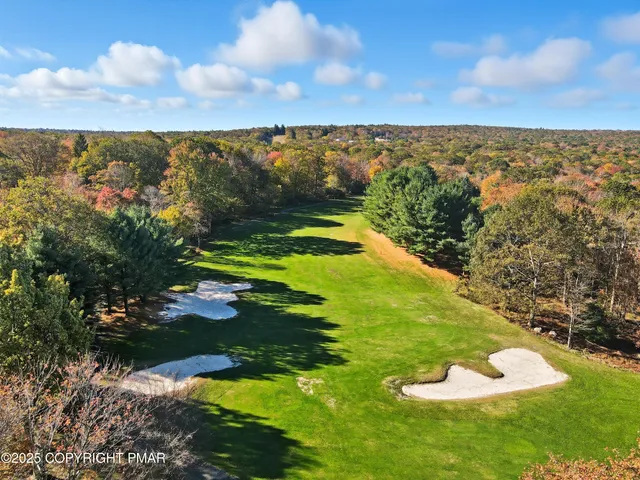 $599,000 | 104 Wolf Hollow Road, Lake Harmony, PA 18624