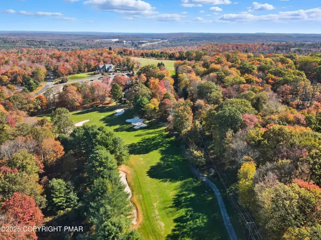 $599,000 | 104 Wolf Hollow Road, Lake Harmony, PA 18624