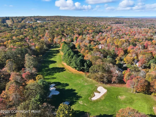 $599,000 | 104 Wolf Hollow Road, Lake Harmony, PA 18624