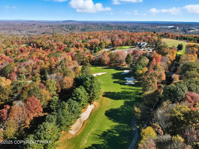 $599,000 | 104 Wolf Hollow Road, Lake Harmony, PA 18624