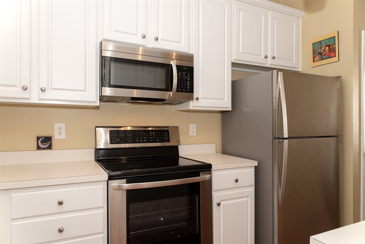 8272 City Loft Court Raleigh, NC 27613 - Photo 9 of 26 Kitchen