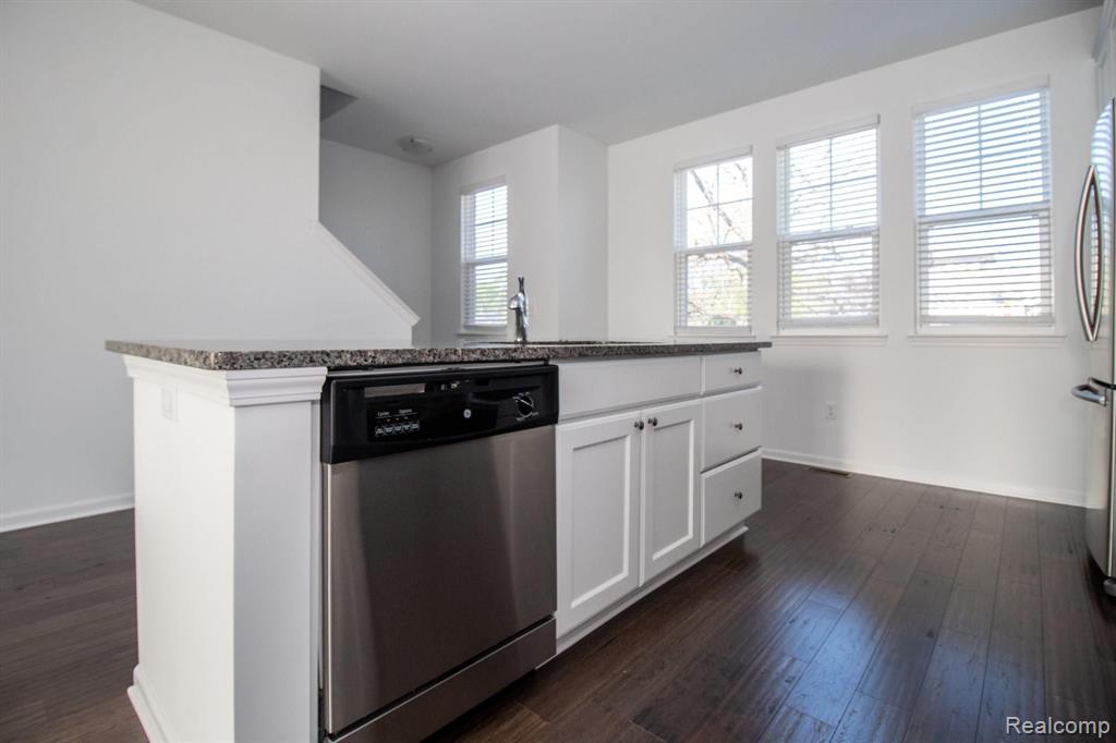 3542 South Rochester Road Royal Oak, MI 48073 - Photo 7 of 22