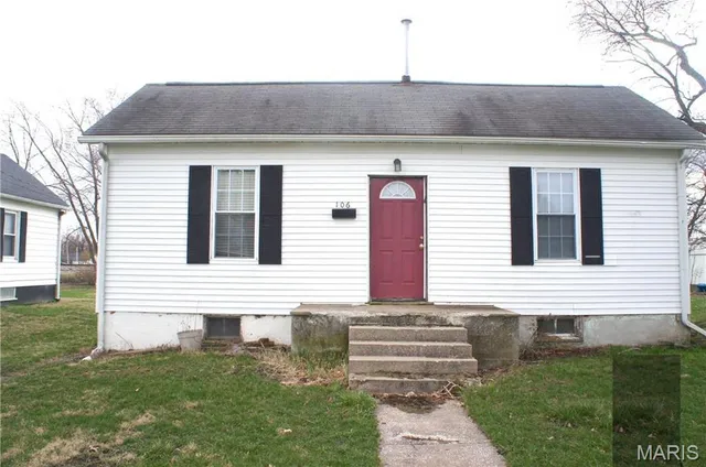 $675 | 106 West 5th S Street, Mount Olive, IL 62069