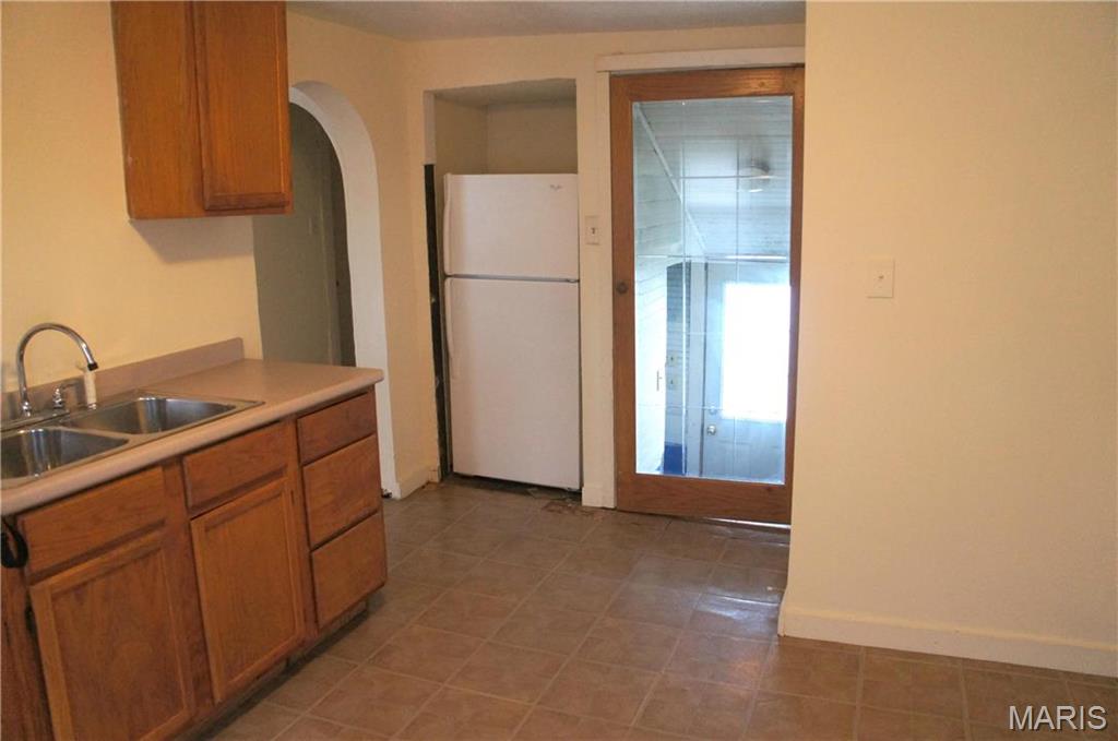 106 West 5th S Street Mount Olive, IL 62069 - Photo 3 of 12