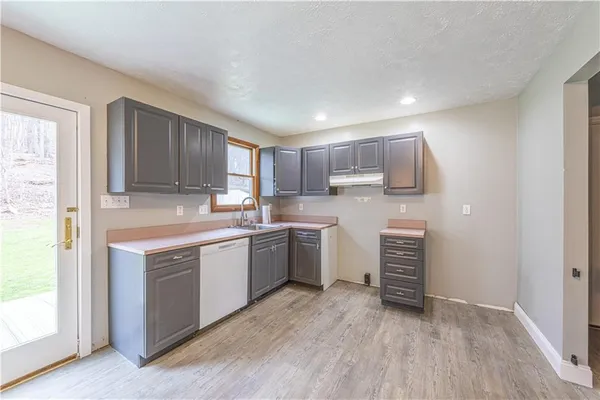 $299,900 | 206 Hague Lane, Uniontown, PA 15401