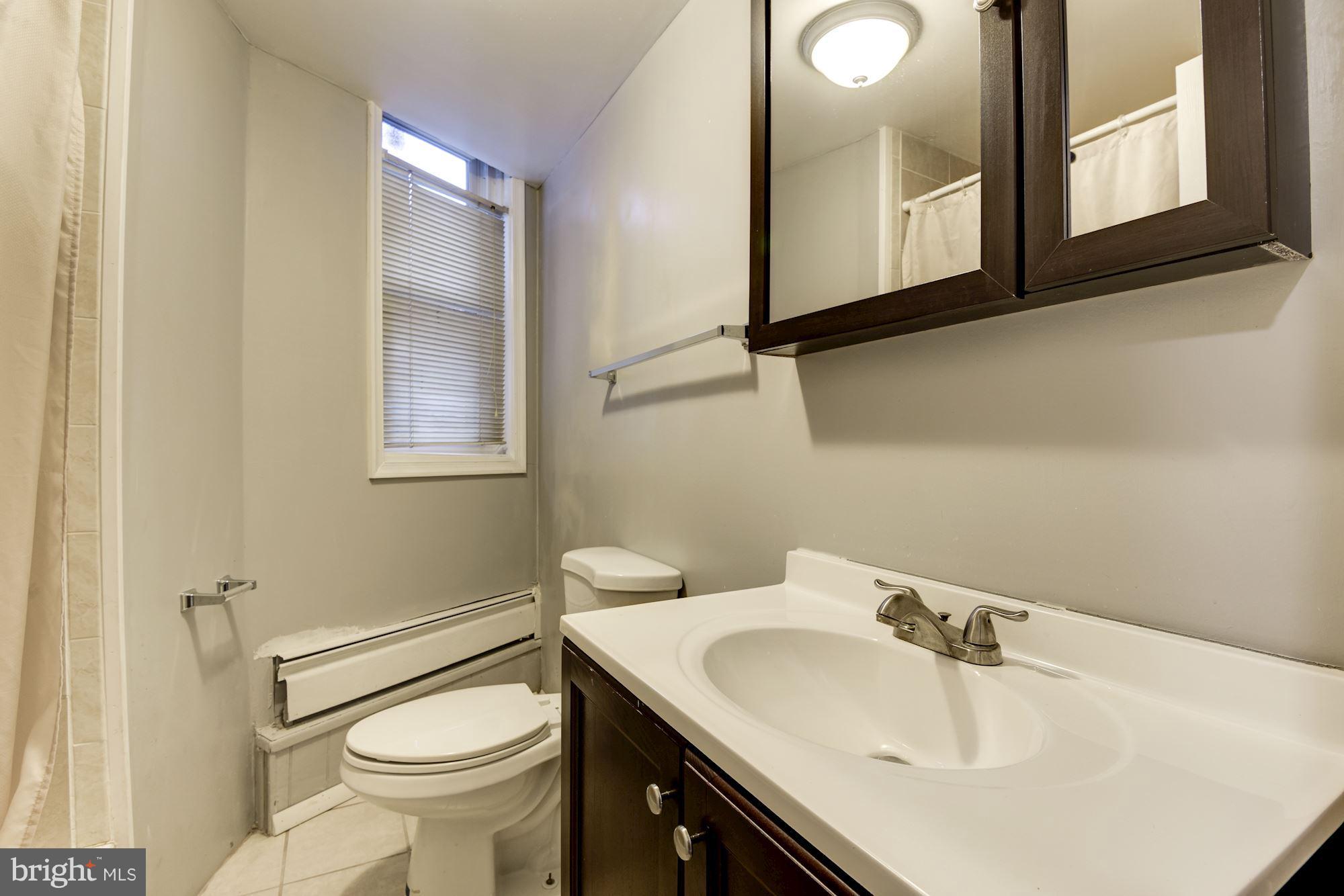 123 U Street Northwest Washington, DC 20001 - Photo 18 of 30 Hall bath second floor
