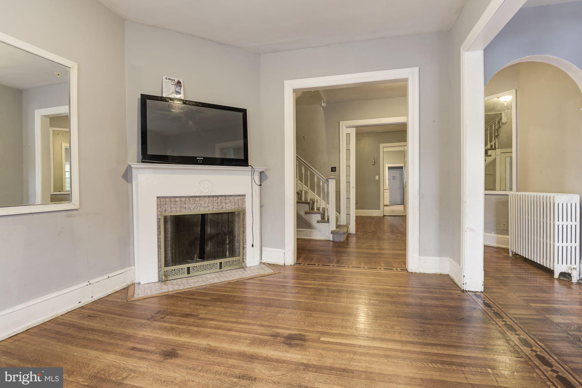 123 U Street Northwest Washington, DC 20001 - Photo 7 of 30 Living Room