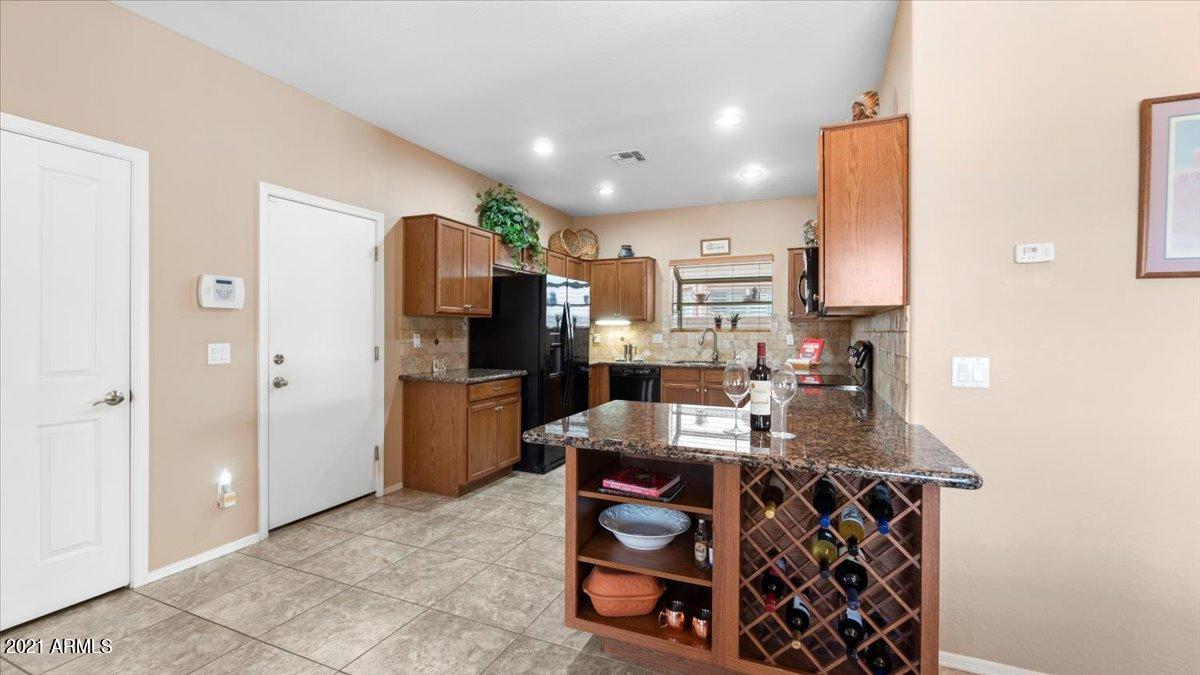 45306 West Rhea Road Maricopa, AZ 85139 - Photo 5 of 20 05-Kitchen