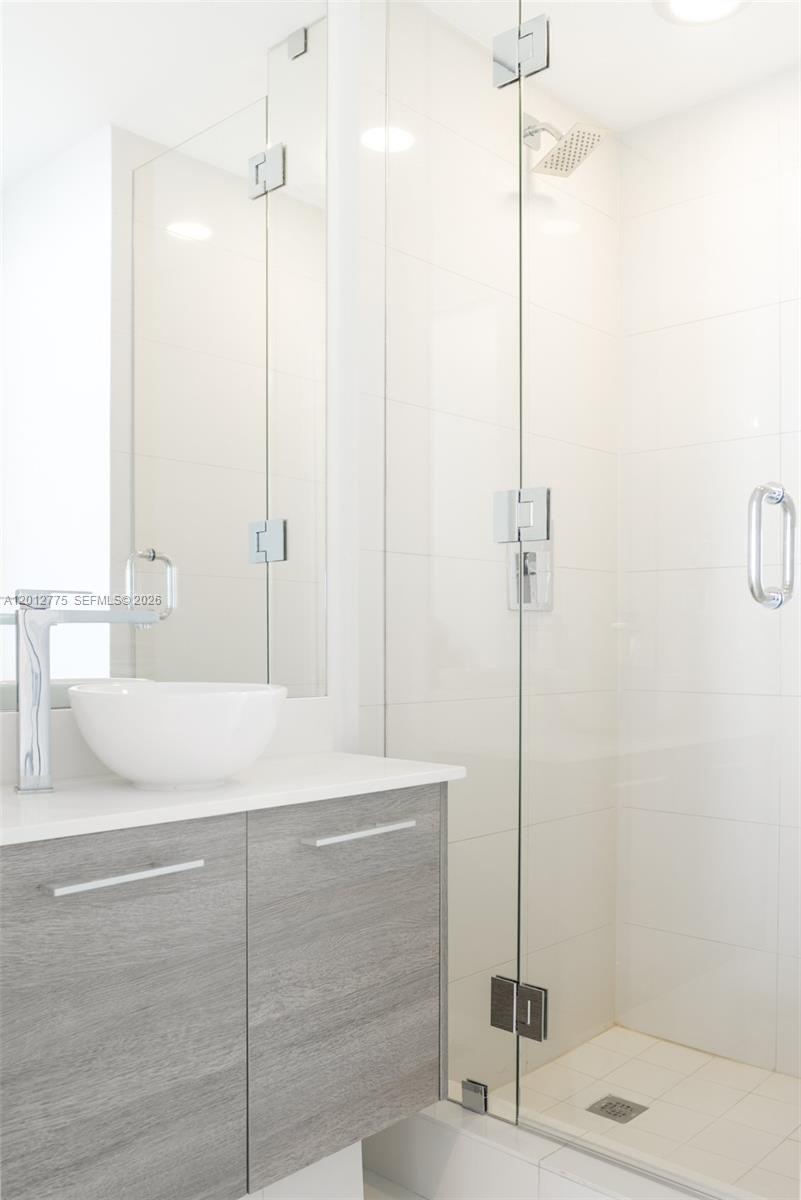 650 Northeast 32nd Street, Unit 2804 Miami, FL 33137 - Photo 13 of 48 a bathroom with a shower