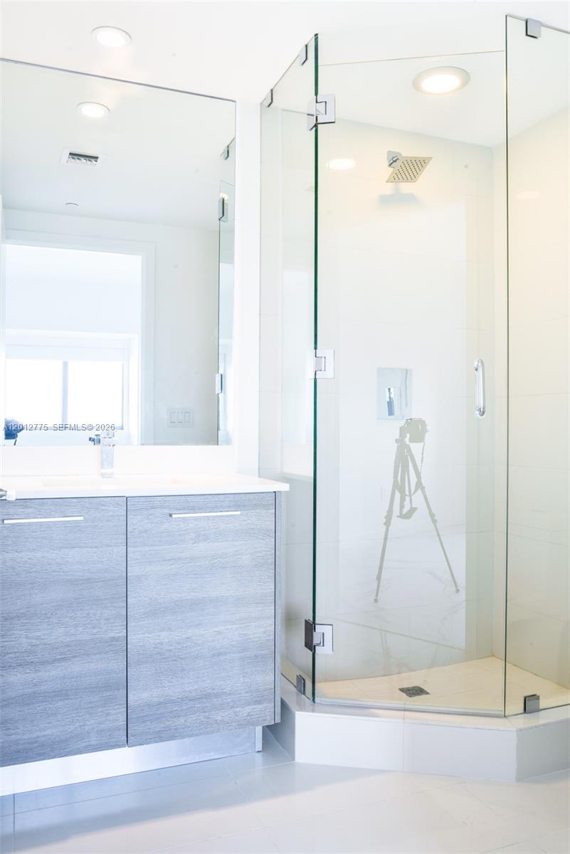 650 Northeast 32nd Street, Unit 2804 Miami, FL 33137 - Photo 17 of 48 a bathroom with a bathtub and a shower