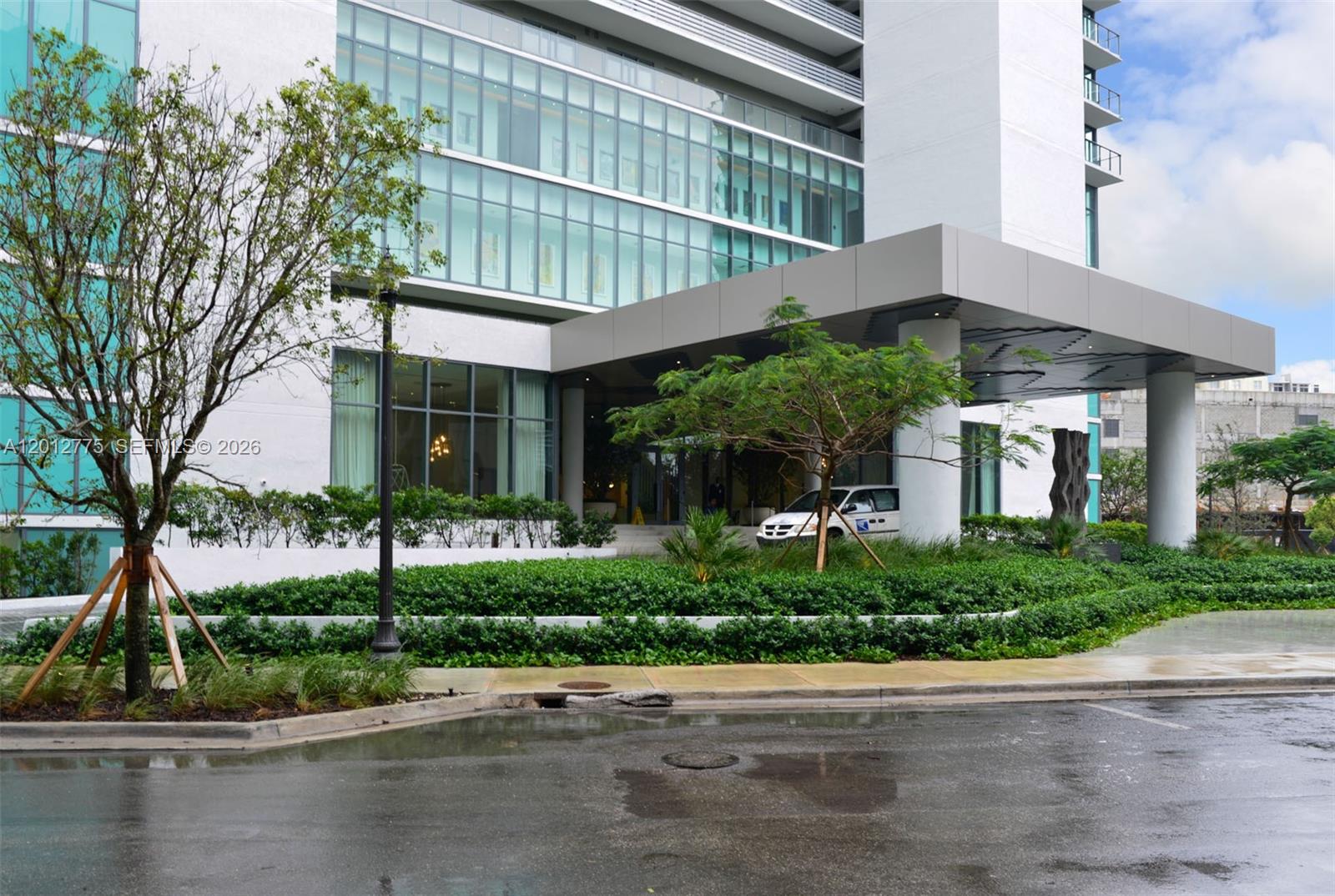 650 Northeast 32nd Street, Unit 2804 Miami, FL 33137 - Photo 47 of 48 front view of a building with a garden