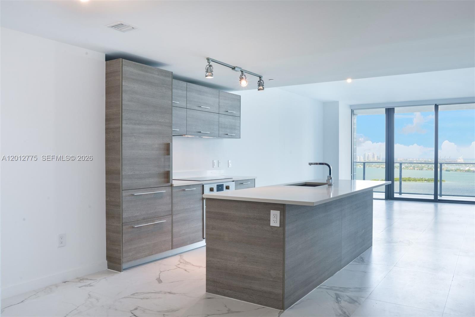 650 Northeast 32nd Street, Unit 2804 Miami, FL 33137 - Photo 9 of 48