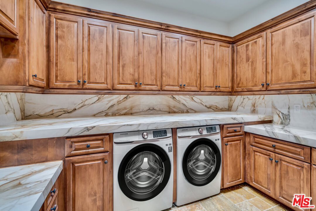 18000 Sunset Point Road Poway, CA 92064 - Photo 27 of 43 a utility room with dryer and washer