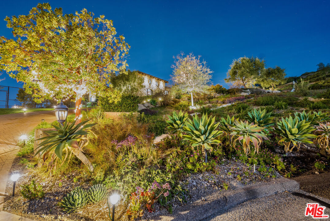 18000 Sunset Point Road Poway, CA 92064 - Photo 41 of 43 a view of a garden