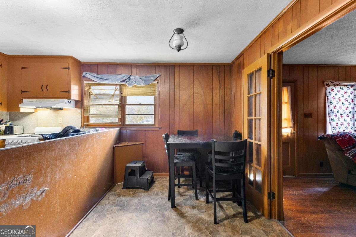 2540 Hannahs Mill Road Thomaston, GA 30286 - Photo 67 of 76 a room with furniture and window