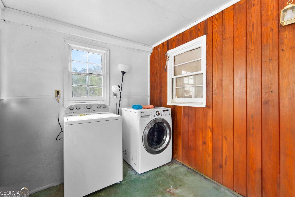 2540 Hannahs Mill Road Thomaston, GA 30286 - Photo 69 of 76 a utility room with dryer and washer