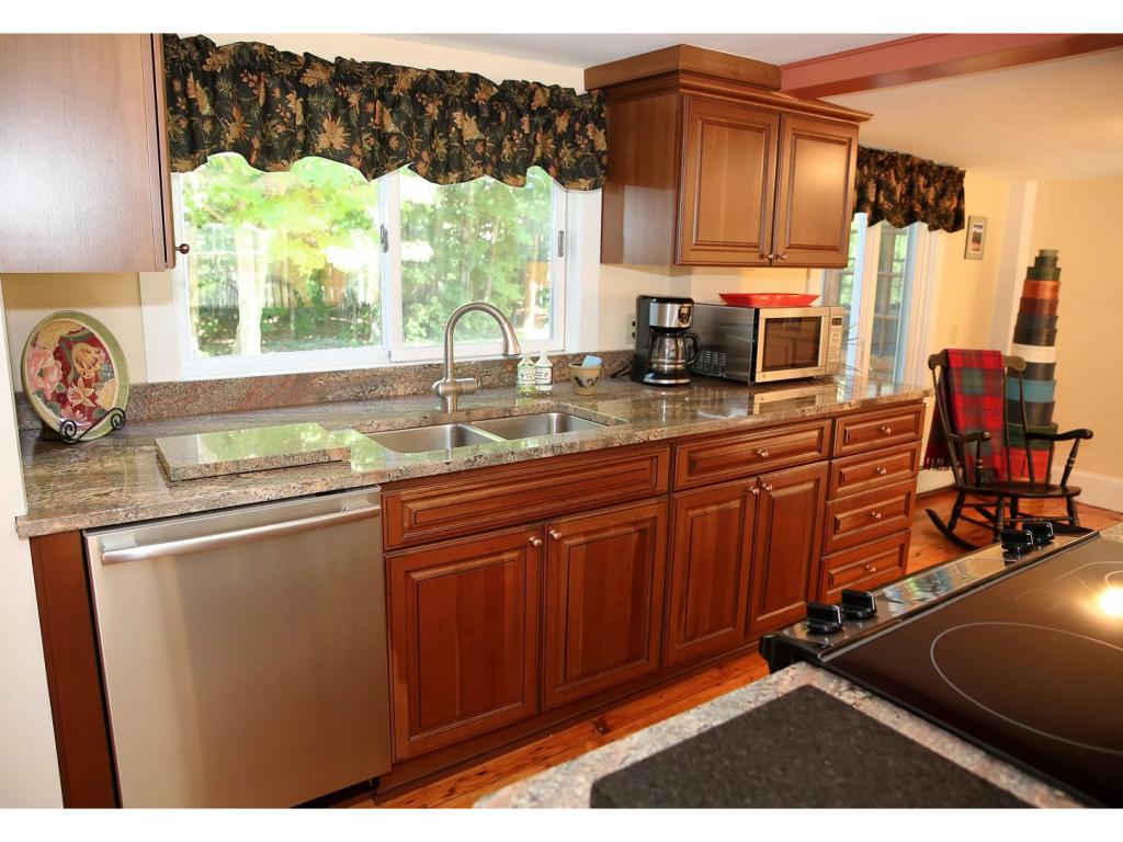 73 Exeter Road North Hampton, NH 03862 - Photo 4 of 35