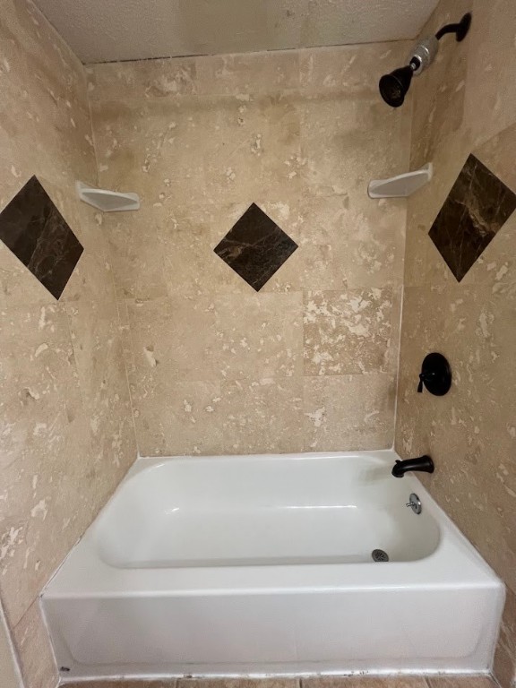 806 West 24th Street, Unit 121 Austin, TX 78705 - Photo 9 of 9 a bathroom with a bathtub