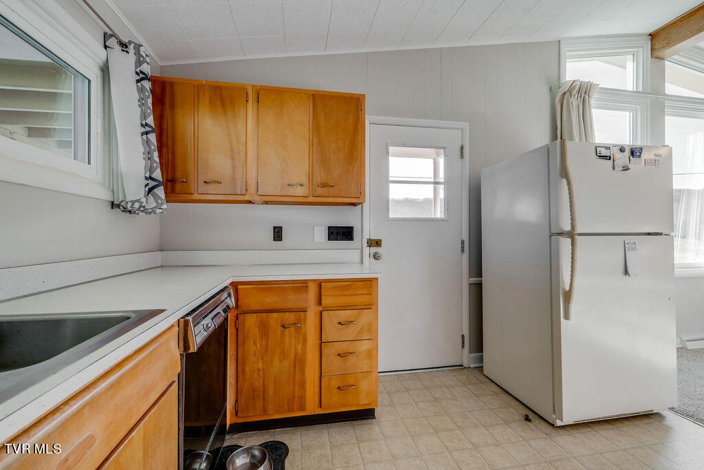 2121 Heatherly Road Kingsport, TN 37660 - Photo 14 of 47 014