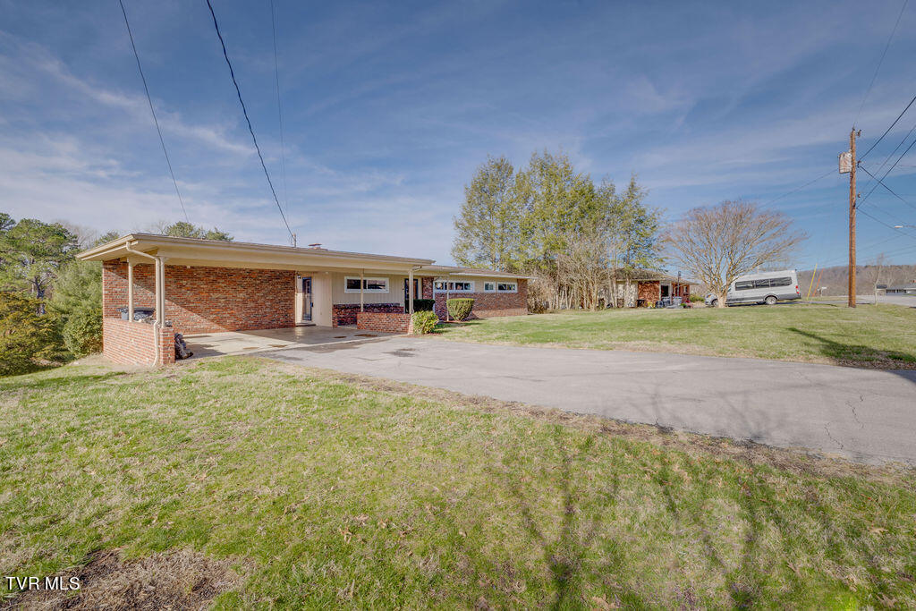 2121 Heatherly Road Kingsport, TN 37660 - Photo 2 of 47 002