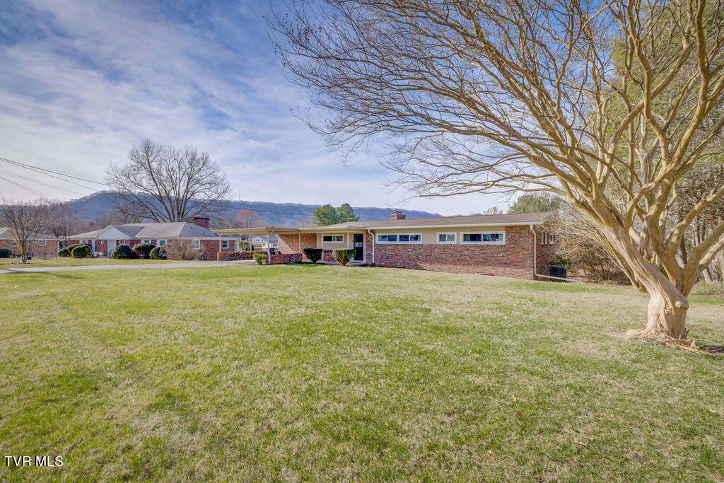 2121 Heatherly Road Kingsport, TN 37660 - Photo 3 of 47 003