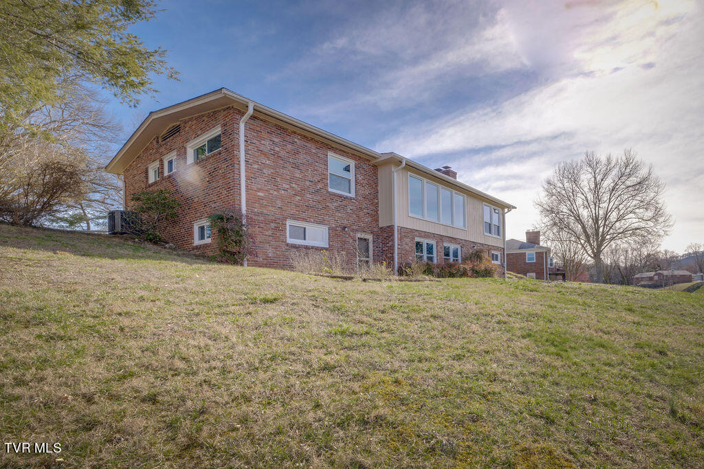 2121 Heatherly Road Kingsport, TN 37660 - Photo 36 of 47 036