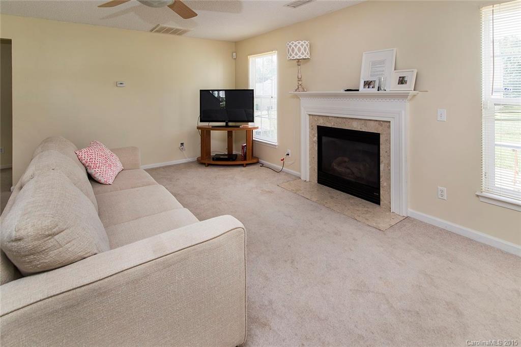 8202 Fox Swamp Road Charlotte, NC 28215 - Photo 5 of 24 Gallery Image 5