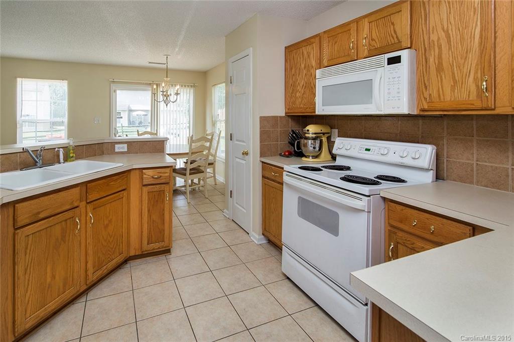 8202 Fox Swamp Road Charlotte, NC 28215 - Photo 9 of 24 Gallery Image 9