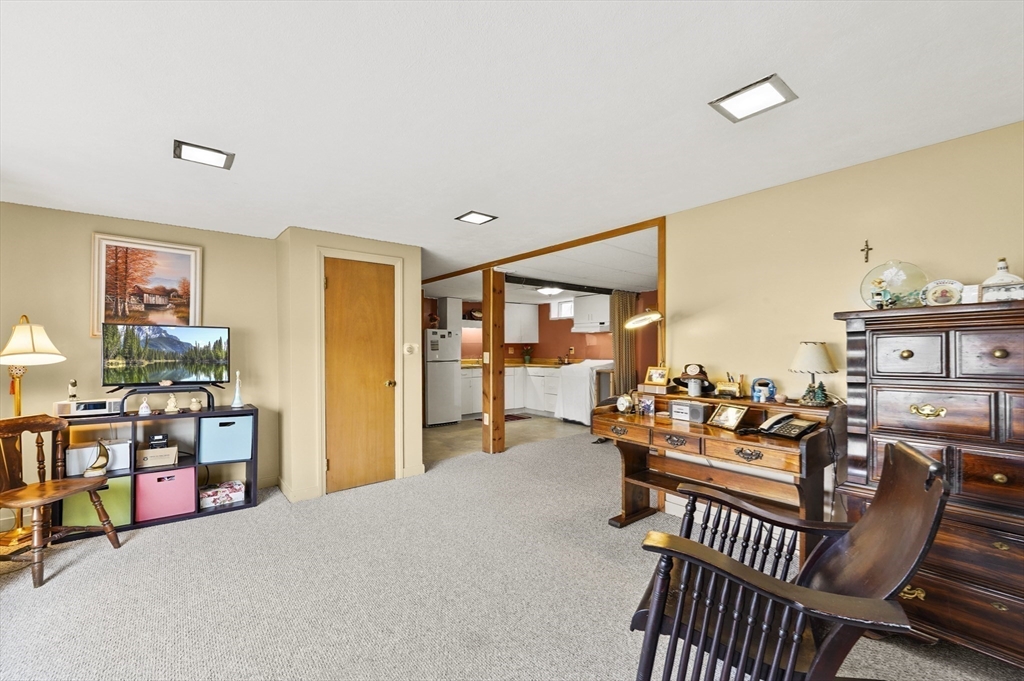 21 Leslie Road Worcester, MA 01605 - Photo 24 of 41