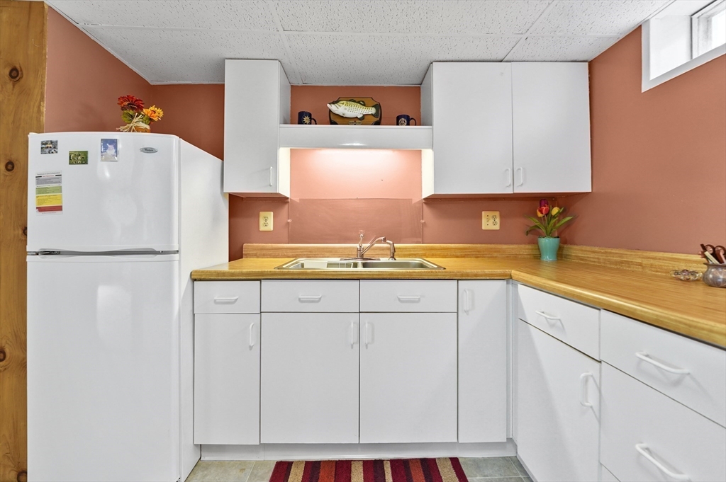 21 Leslie Road Worcester, MA 01605 - Photo 29 of 41