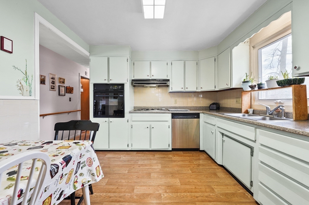 21 Leslie Road Worcester, MA 01605 - Photo 7 of 41