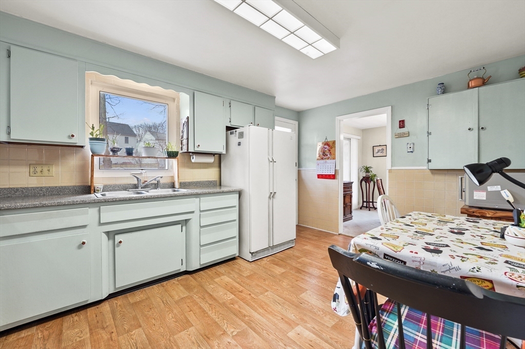 21 Leslie Road Worcester, MA 01605 - Photo 9 of 41