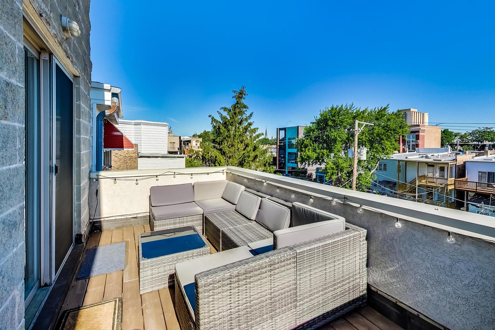 2128 West Walton Street, Unit 3W Chicago, IL 60622 - Photo 12 of 25 a view of roof deck with patio