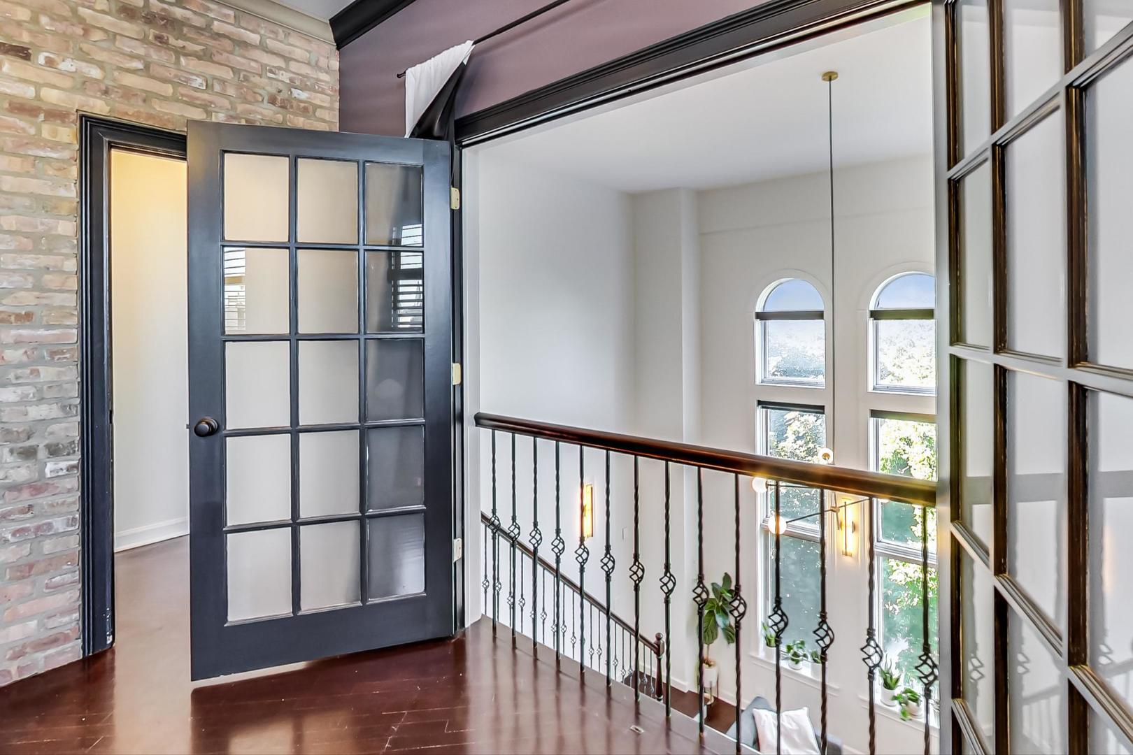 2128 West Walton Street, Unit 3W Chicago, IL 60622 - Photo 13 of 25 a view of a interior of the house