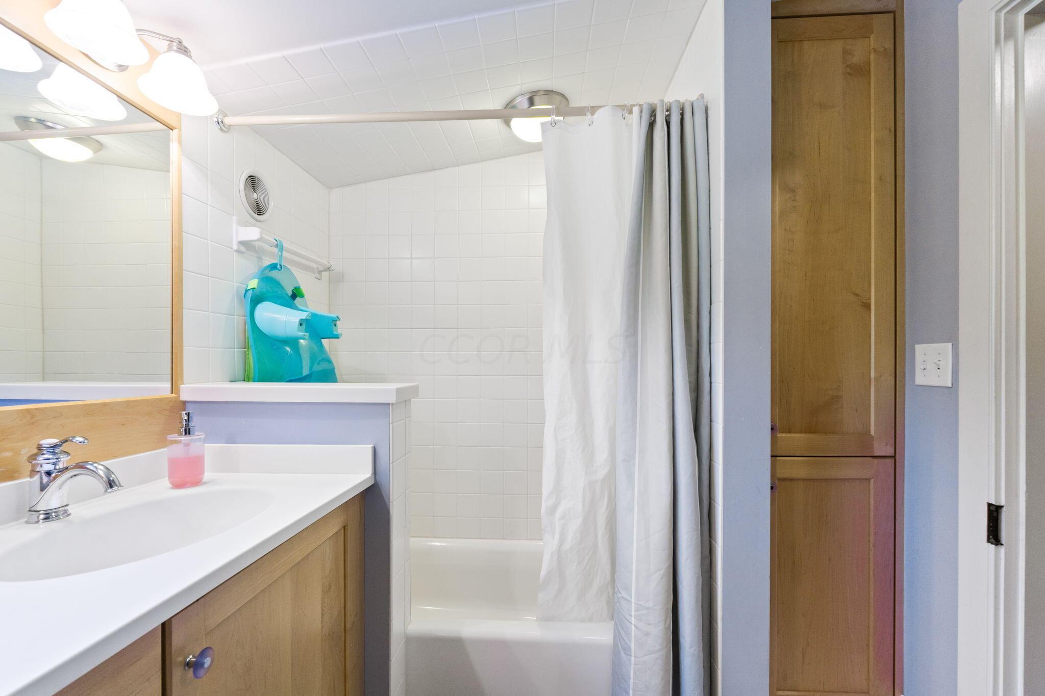 6962 Harlem Road Westerville, OH 43082 - Photo 42 of 128 Hall Bath