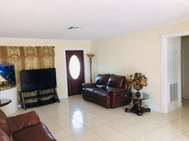 3040 Riley Avenue Palm Springs, FL 33461 - Photo 4 of 25 IMG_0099