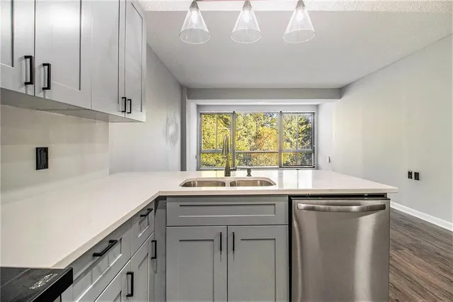 $225,000 | 1800 Clairmont Lake, Unit A412, Decatur, GA 30033