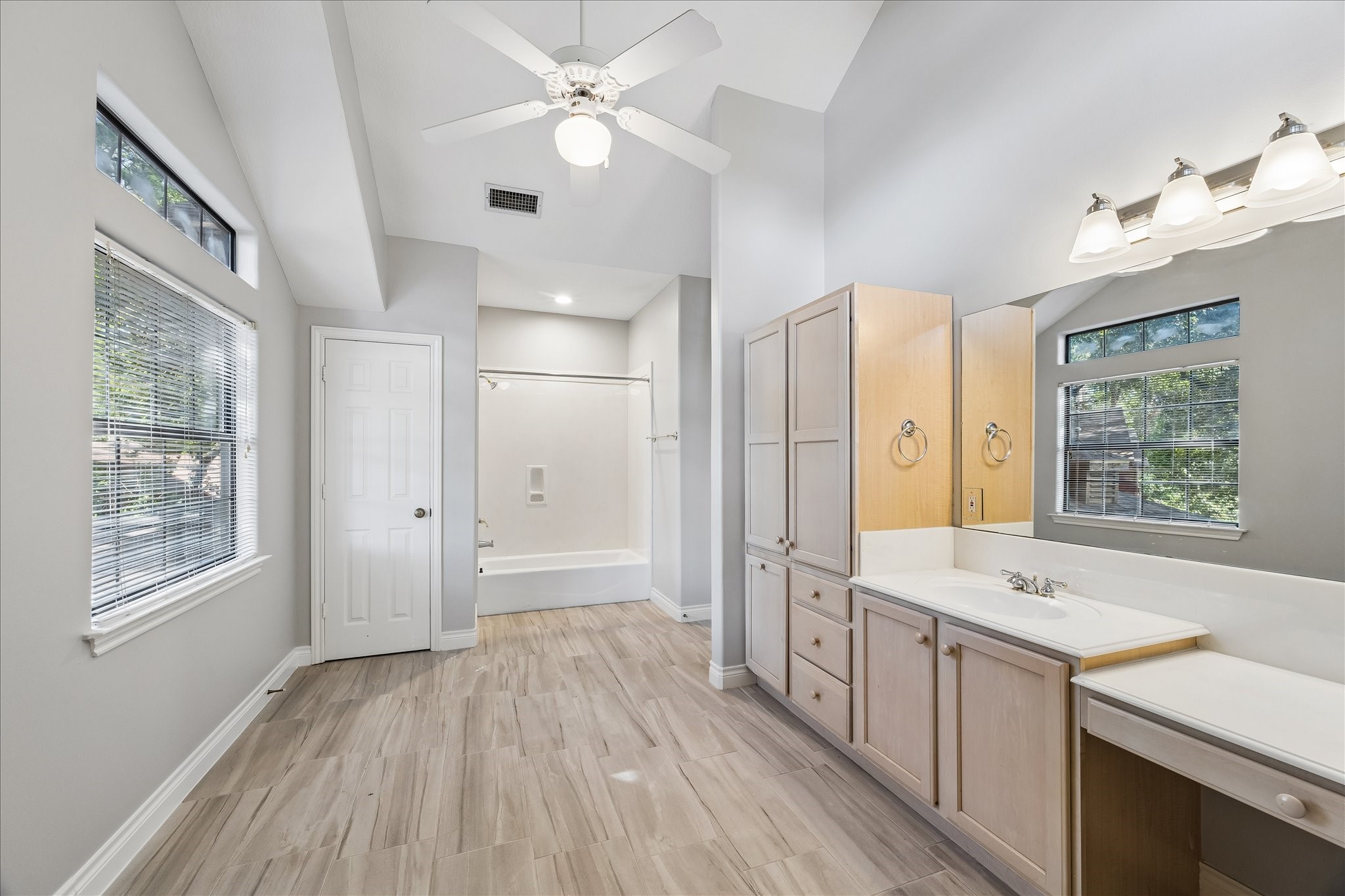 424 Nursery Road Spring, TX 77380 - Photo 13 of 16 Large full bathroom on second floor.