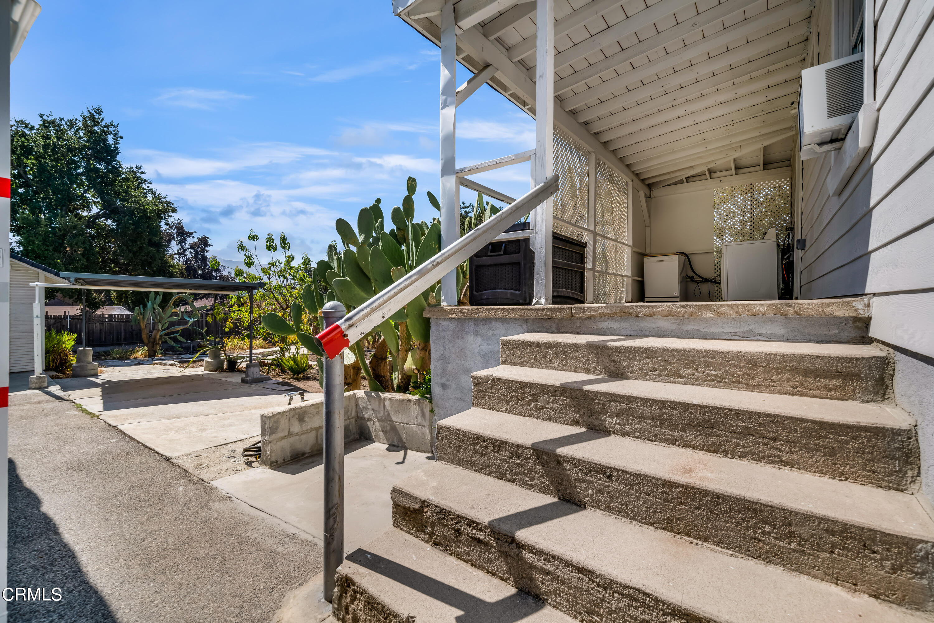 6520 Valmont Street Tujunga, CA 91042 - Photo 27 of 35 a view of entryway and hall