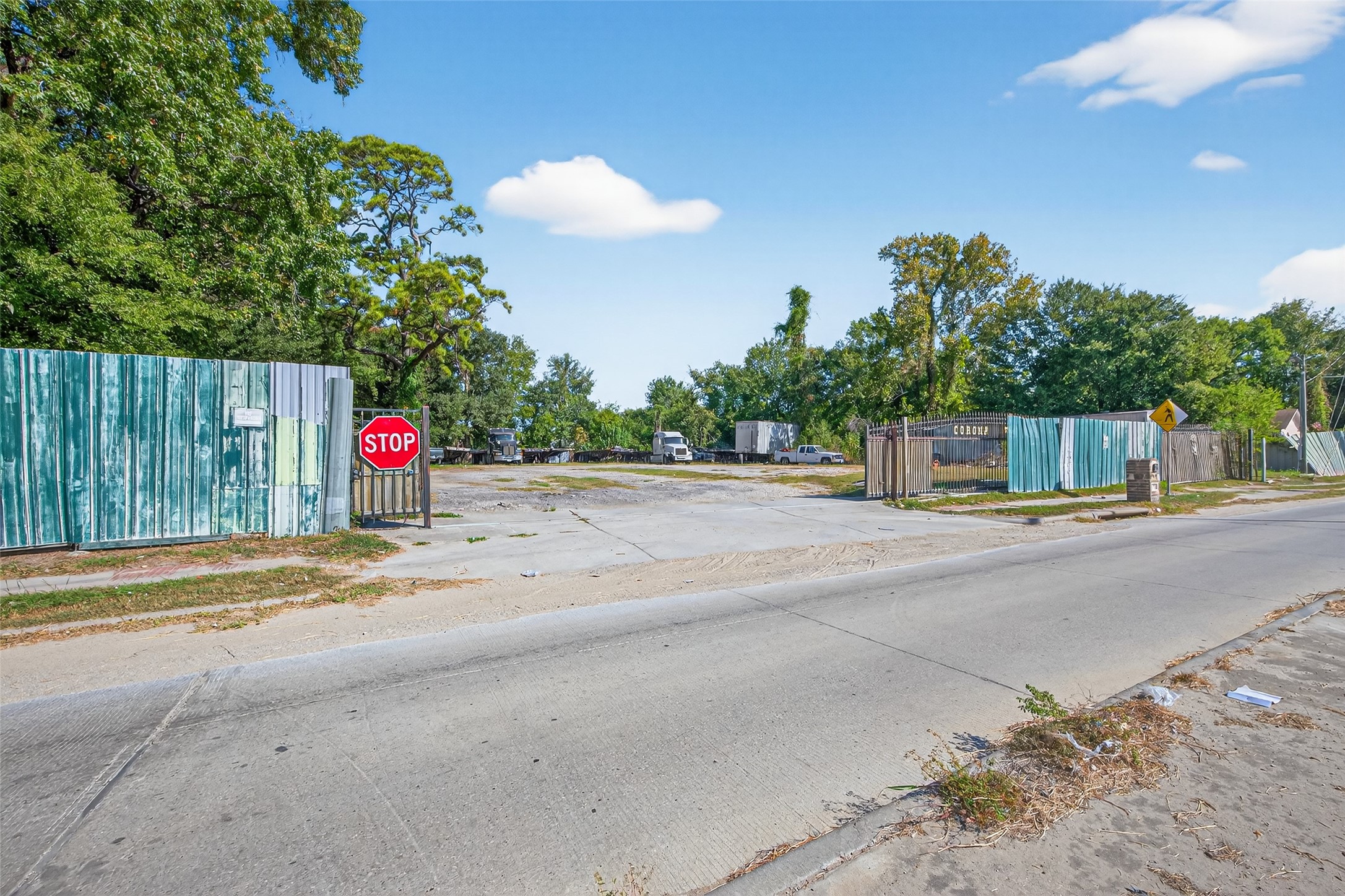 a view of street with view of a road
