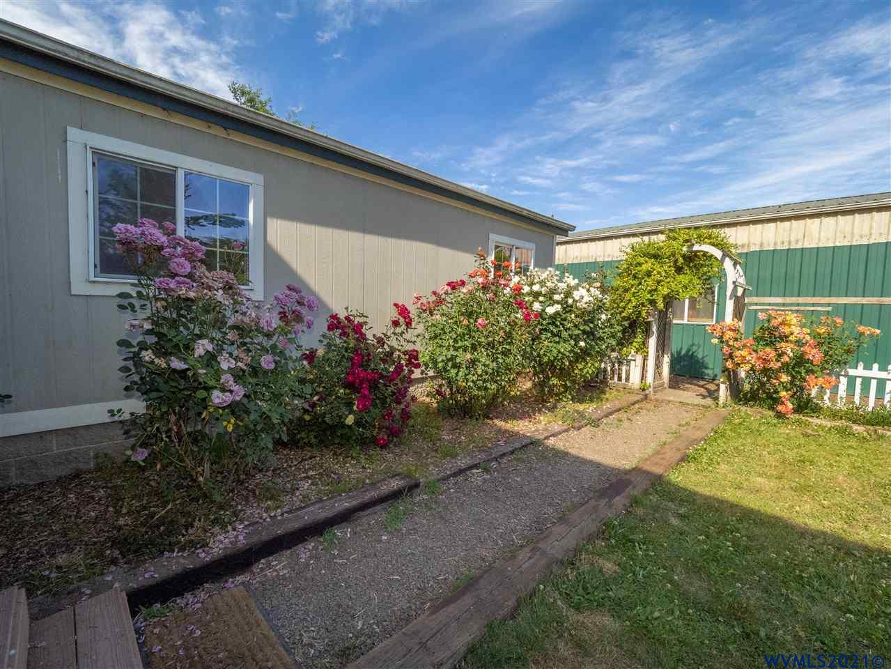 9755 Wells Landing Road Independence, OR 97351 - Photo 30 of 40