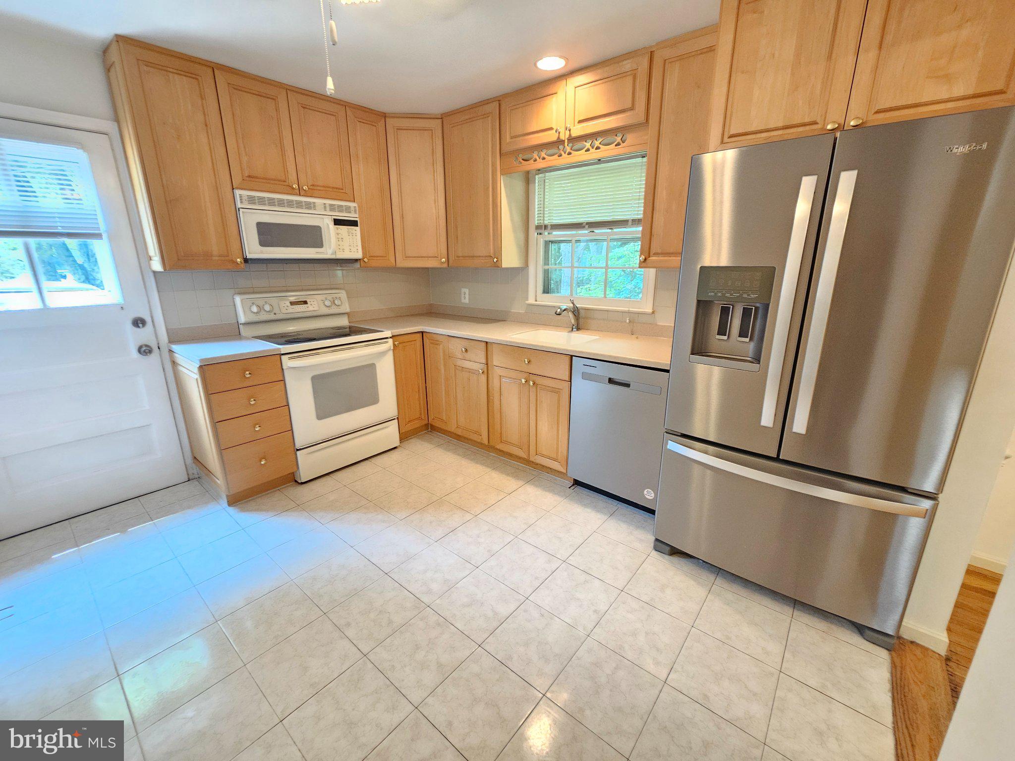 5683 Ravenel Lane Springfield, VA 22151 - Photo 3 of 17 Bright and inviting kitchen space.