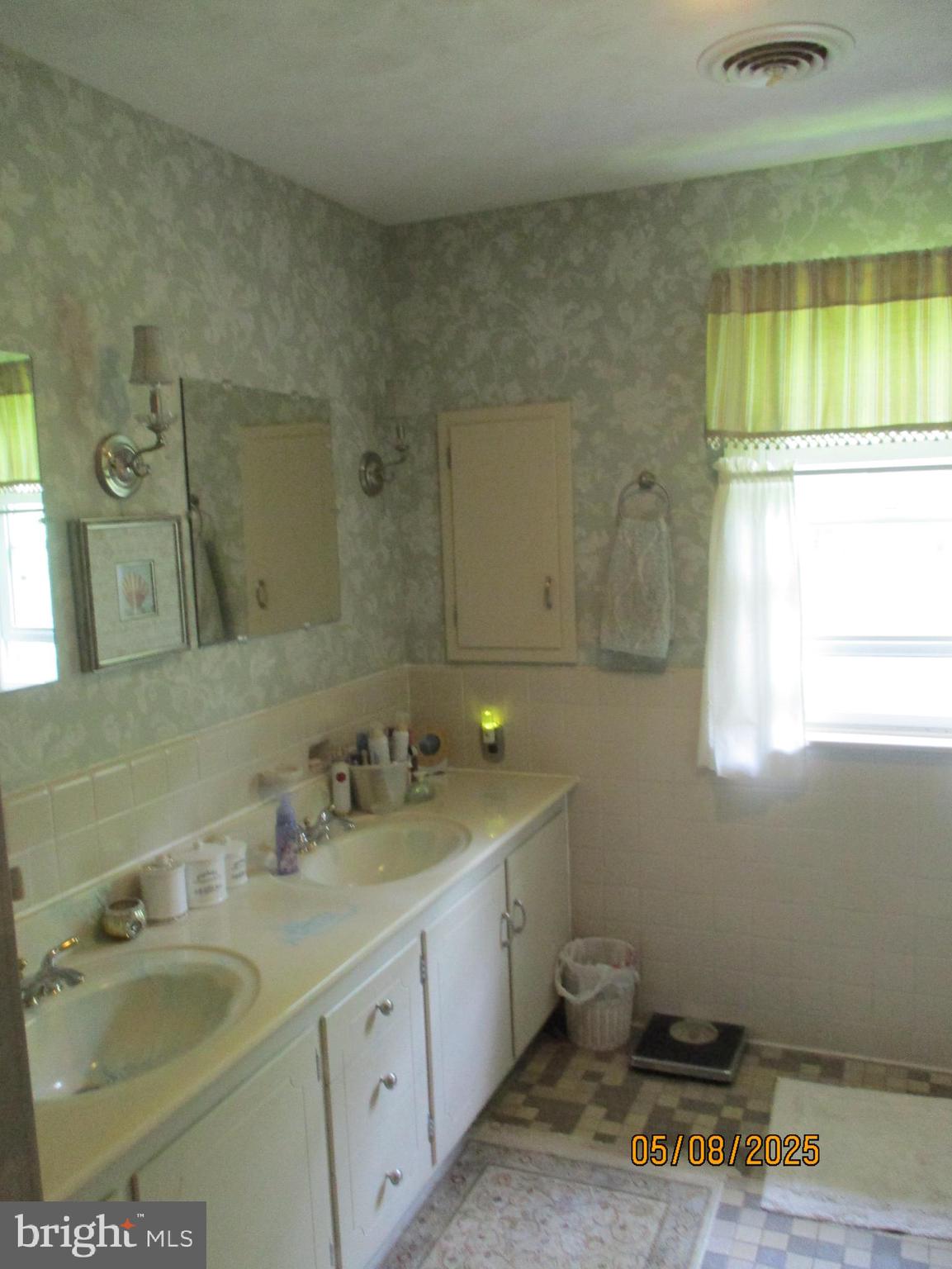 9 Montsera Road Carlisle, PA 17015 - Photo 101 of 142 Upper Level Hall Bath