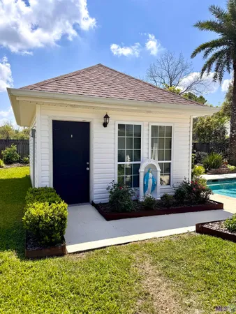 $460,000 | 401 Riverside Drive, Berwick, LA 70342